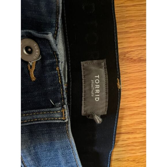 Torrid destroyed tapered leg stretch waist jeans 14 R Retro boho cool ankle - Picture 6 of 8